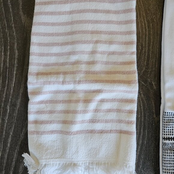 Hearth and Hand Towels Hand Towels - Picture 3 of 5